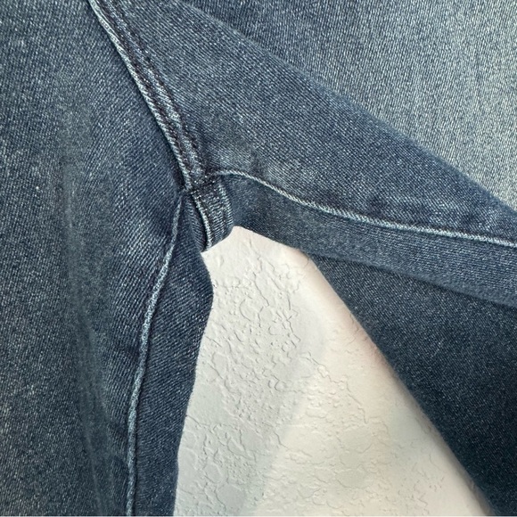 Good American Women’s Slim Fit High Rise Raw Hem Jeans - Picture 4 of 8